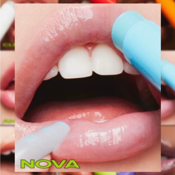 COPY - MAC Squirt Plumping Gloss Stick in Nova (New) - Picture 4 of 9